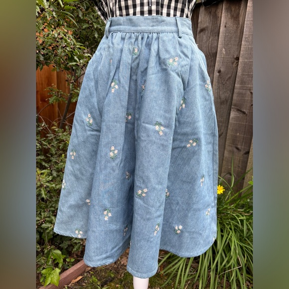 Par Avion Denim Floral Embroidered Skirt Elastic Waist Two Pockets Y2K - Picture 1 of 6